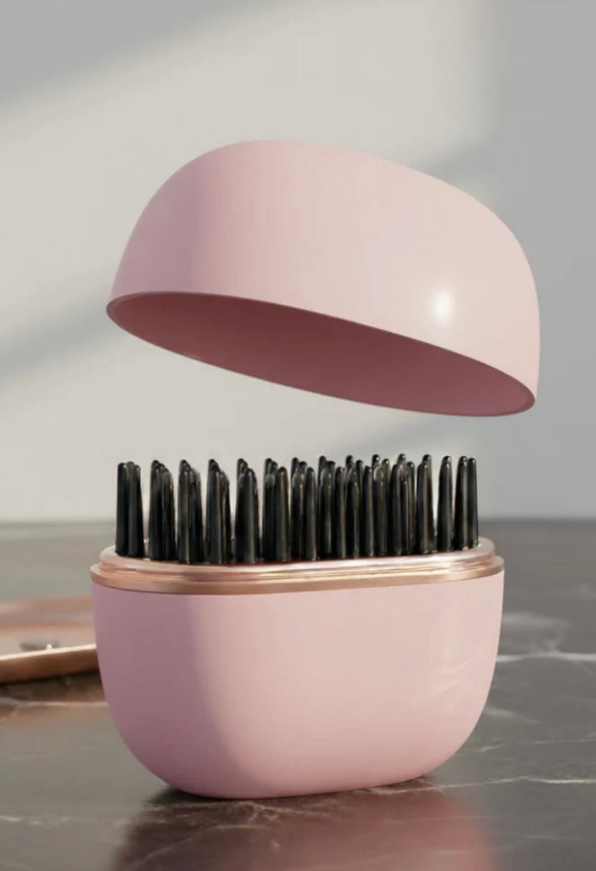 The Viral SilkSweep™ Brush
